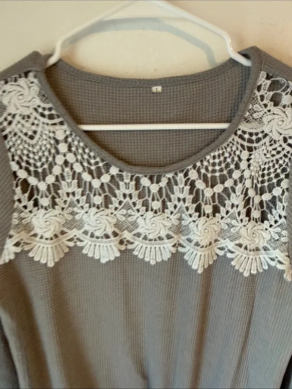 Lace Yoke Gray Long-Sleeve Knit Top with Front Twist - Image 3