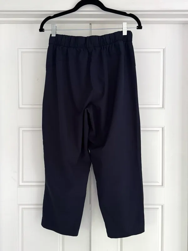 Old Navy High-Waisted StretchTech Utility
Crop Pants, Navy - Medium - Image 4