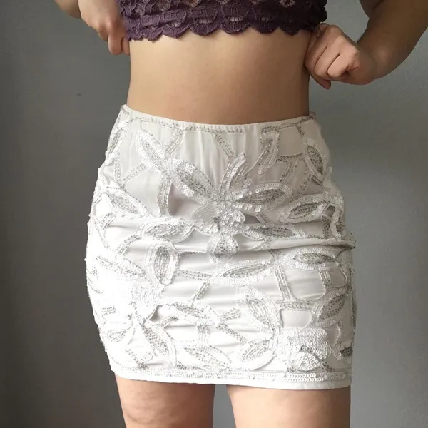 Verty • White Sequin Floral Skirt Large - Image 2
