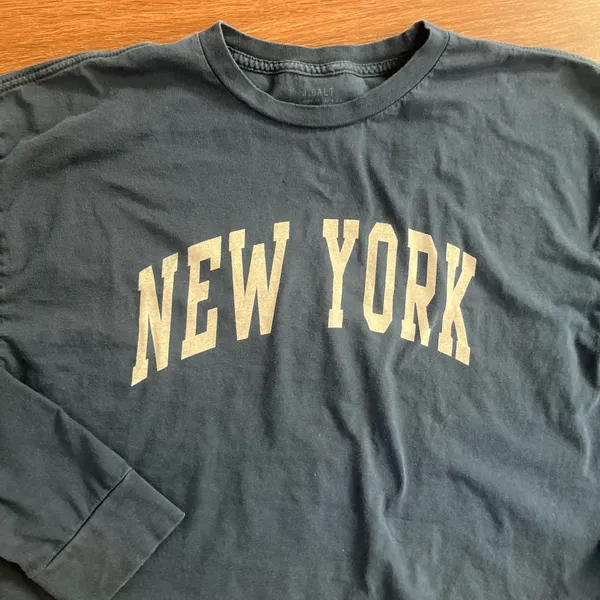 Brandy Melville Navy Graphic Cropped Long Sleeve Boxy Top - Image 4