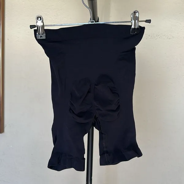 SKIMS Seamless Sculpt Mid Thigh Short in Onyx NWOB Size‎ S black - Image 7