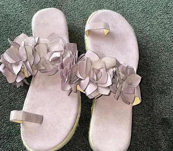 Lilac Lavender Flower Platform Wedge Sandals with Toe Loop Purple Size 7 - Image 9