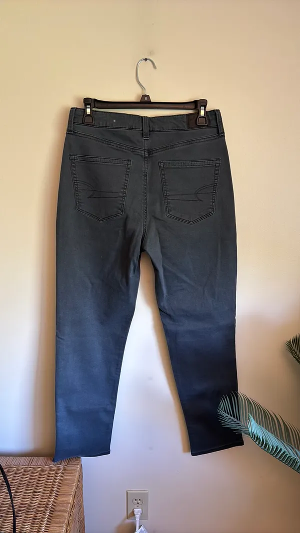 American Eagle Mom Jeans - Image 3
