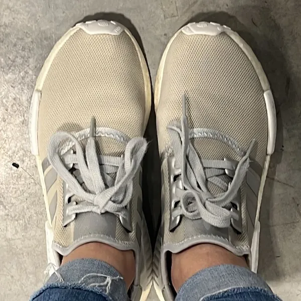 ‎ADIDAS NMD R1 in Chalk Grey - Image 4