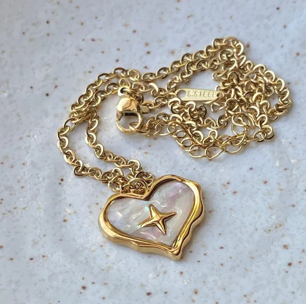 Handmade gold tone stainless steel heart sparkle white shell necklace🐚⭐️🌀 - Image 8