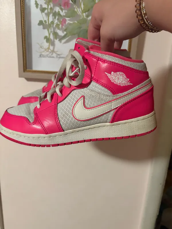 Pink 2019 Jordan 1s - Image 4