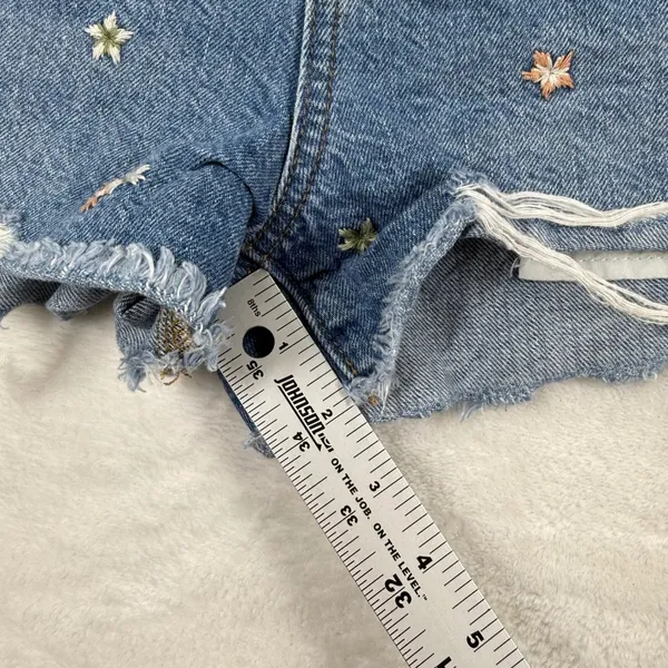 American Eagle Womens Size 4 Floral Embroidered Distressed Denim Mom‎ Shorts M - Image 7