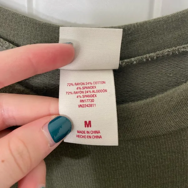 NWOT Mossimo Supply Co women’s‎ olive green ruffle long sleeve soft knit top M - Image 4