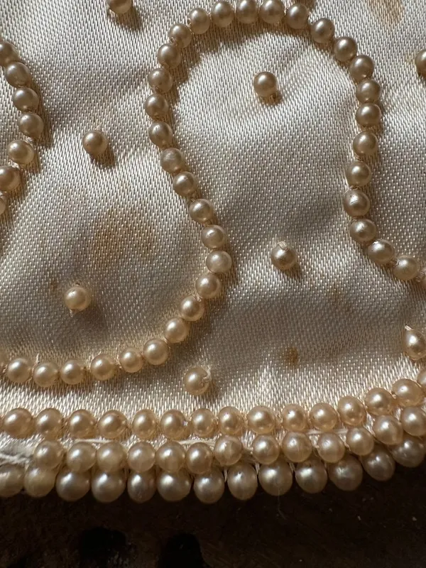Vintage La Regale midcentury ivory satin beaded small evening bag made in Japan - Image 8