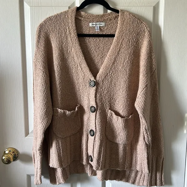 Urban Outfitters Women’s Slouchy Tan Button Front‎ Cardigan w/Pockets Size Med - Image 3