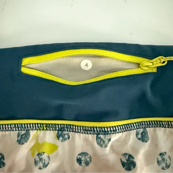 Lululemon Womens Shorts Size 4 - Image 4