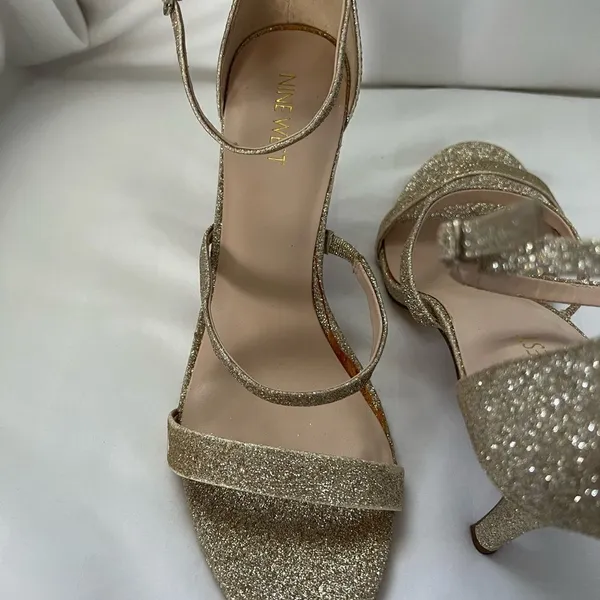 Nine West gold glitter evening heel sandals size 9 M in gold EUC - Image 4