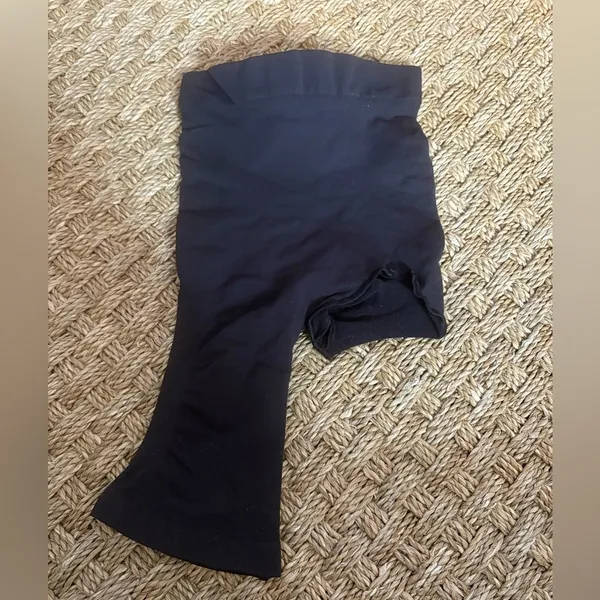 🦄Nwot Skims Solution Short Left Leg Exposed, Xxs/Xs - Image 2
