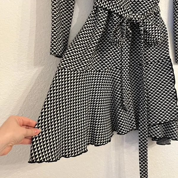 Nicole Miller Collection‎ Claudette Knit Wrap Sweater Dress L Geometric Ruffles - Image 4