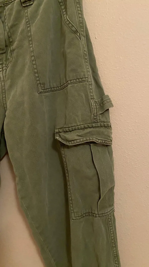 Aeropostale Olive Green Cargo Pants - Image 3