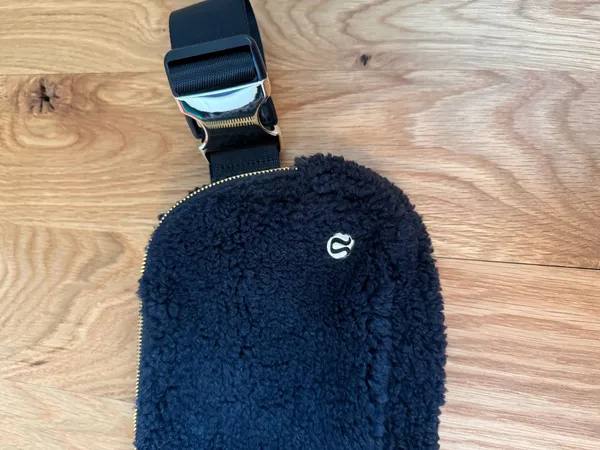 Lululemon Belt Bag Fleece Black - Image 2