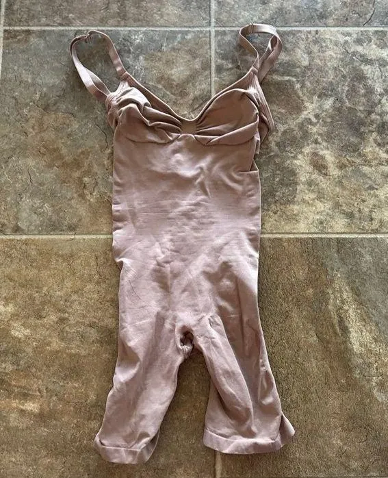 Skims Seamless Sculpt Mid Thigh Bodysuit Clay Size Small - Image 2