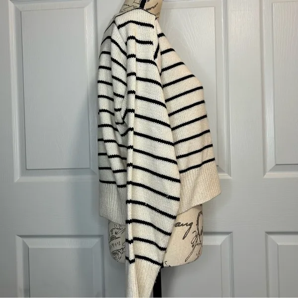 Tahari Striped Cropped Sweater - Image 5