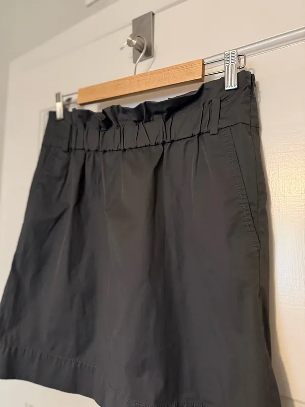 Last chance-Banana Republic charcoal Skirt - Image 2