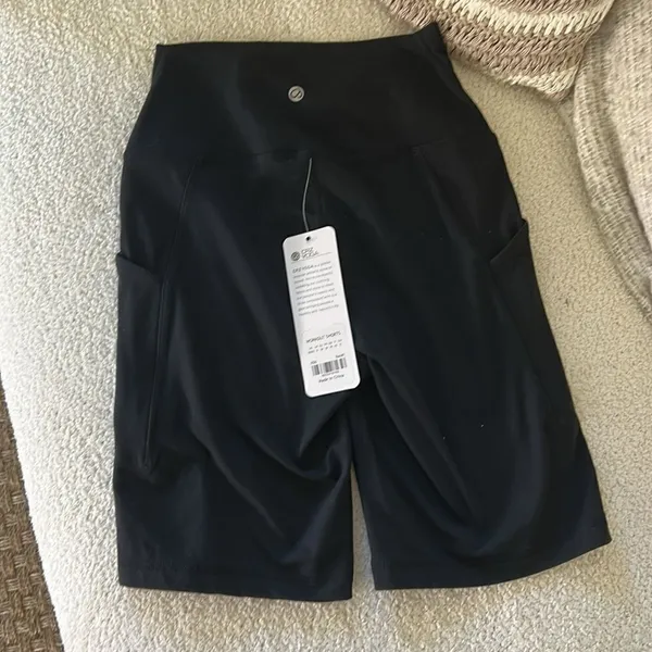 CRZ YOGA Biker Shorts 8 Inches - High Waisted Side Pockets, Black, Size XS, NWT - Image 2