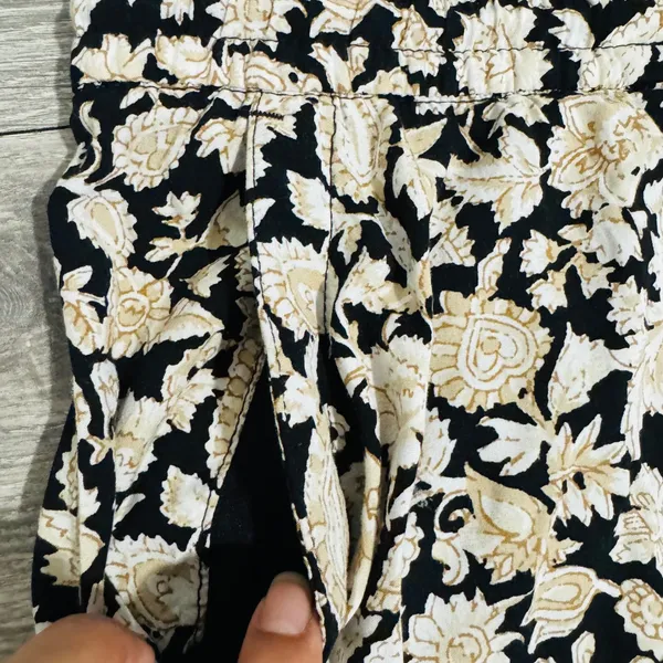 Old Navy Womens Pants XXL Black Tan Floral Print‎ Elastic Waist Cropped Casual - Image 3