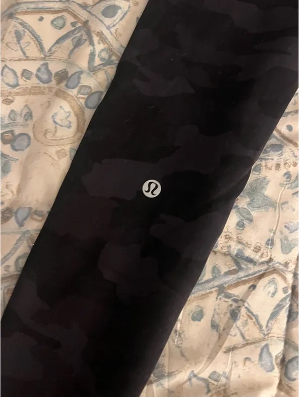 Lululemon Black Camo High-Rise Leggings Size 6 🖤 - Image 2