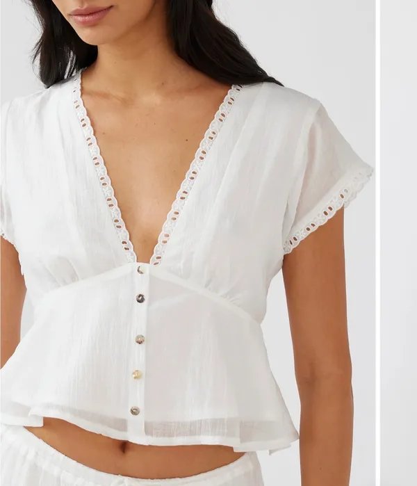 Selfie Leslie Azura Scalloped White Lace Trim Peplum Top - Image 2