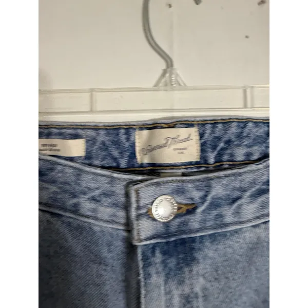 Universal Thread 90s Baggy Distressed Light Wash High Rise Wide Leg Jeans Blue - Image 5
