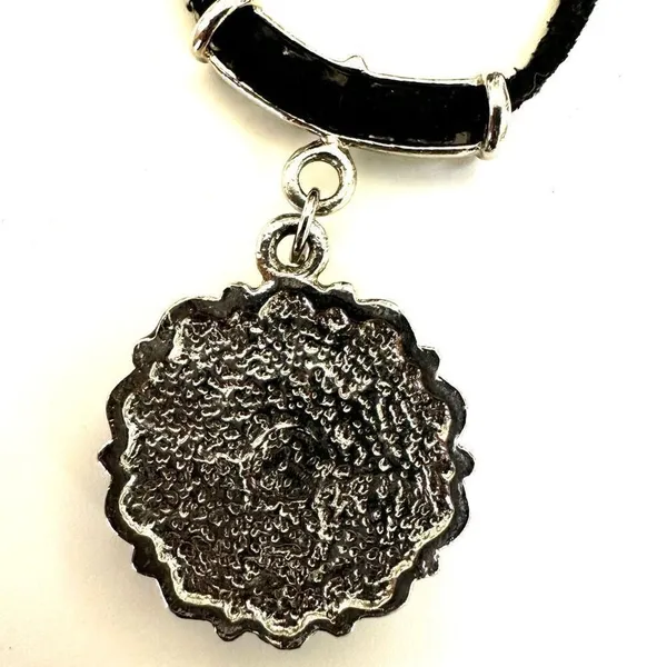 Turquoise blue silver tone circle pendant necklace - Image 5