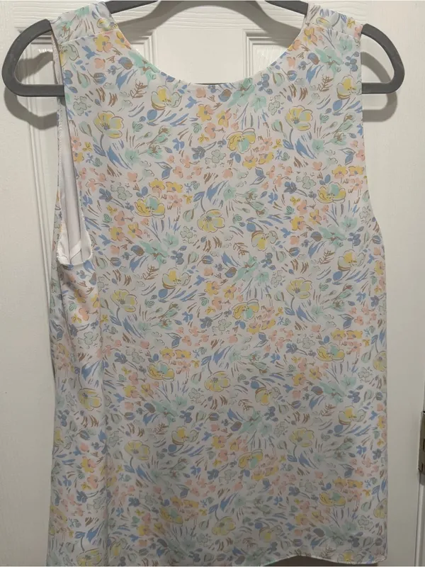 Cato Women’s Large Floral Sleeveless Blouse White Pastel V Neck Lined Top - Image 5