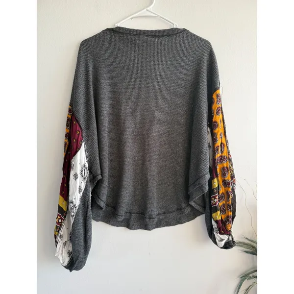 Free People We The Free Grey Waffle Knit Patchwork Paisley Sleeve Thermal Top XS - Image 4