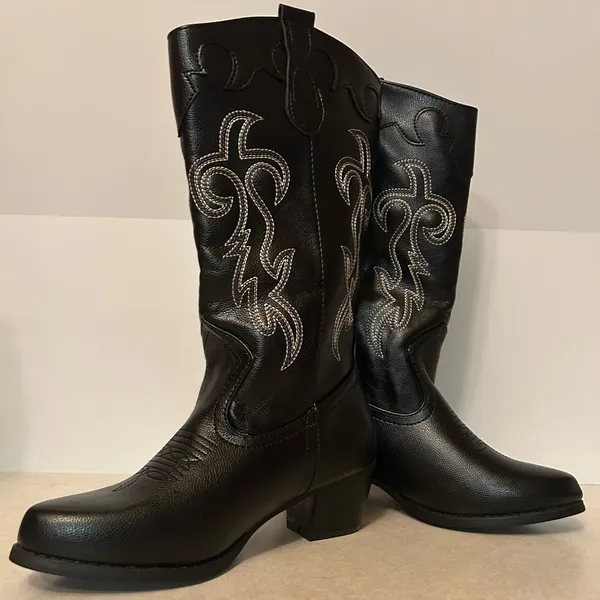 NWT CANYON TRAILS Women’s size 7 Chic Black Embroidered Heeled Boots - Image 5