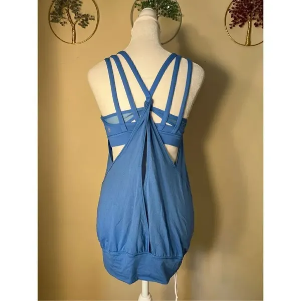 Lululemon Nouveau Limits Tank in Porcelain Blue Size 4 - Image 2