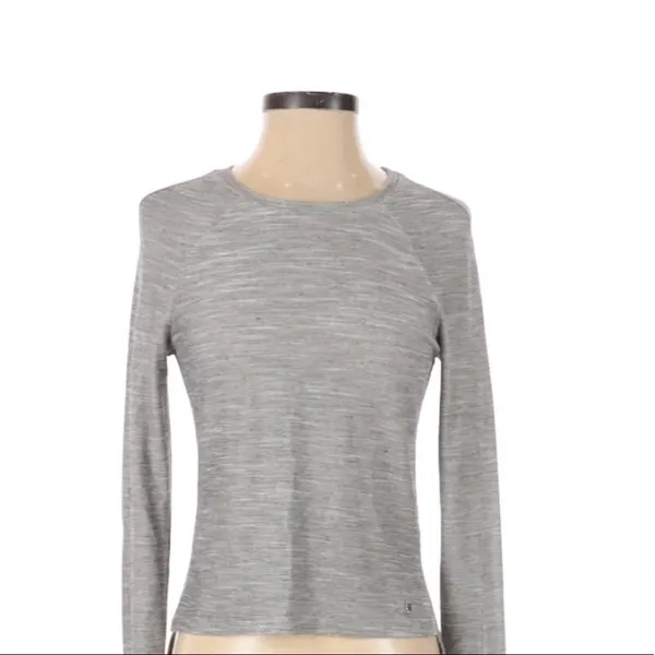 Fabletics size xsmall grey athletic shirt - Image 2