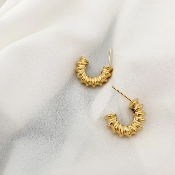 18k Gold Retro Inspired Textured Hoop Earrings - Image 7