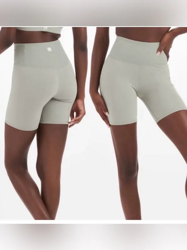 Vuori Women’s Rib Studio Bike Short High Waist Light Grey Size Small - Image 2