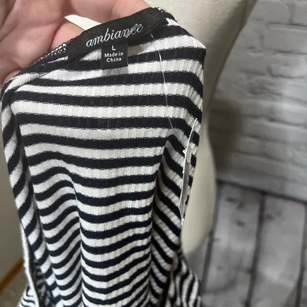 NWT ambiance crop top size large Blue - Image 10