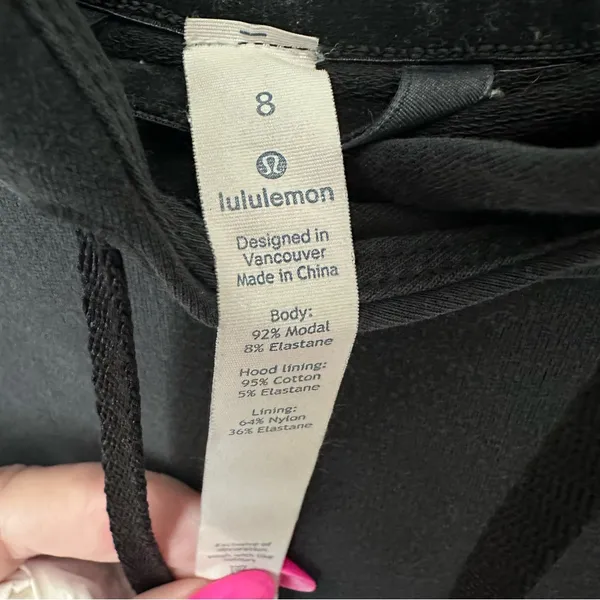 Womens Lululemon Black Hoodie size 8 Twisted And‎ Tucked Pullover - Image 9