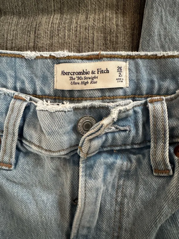 Abercrombie Ultra High-Rise Straight 90s - Image 2