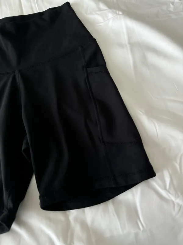 Black Solid Biker Shorts With Pocket Detail - Image 4