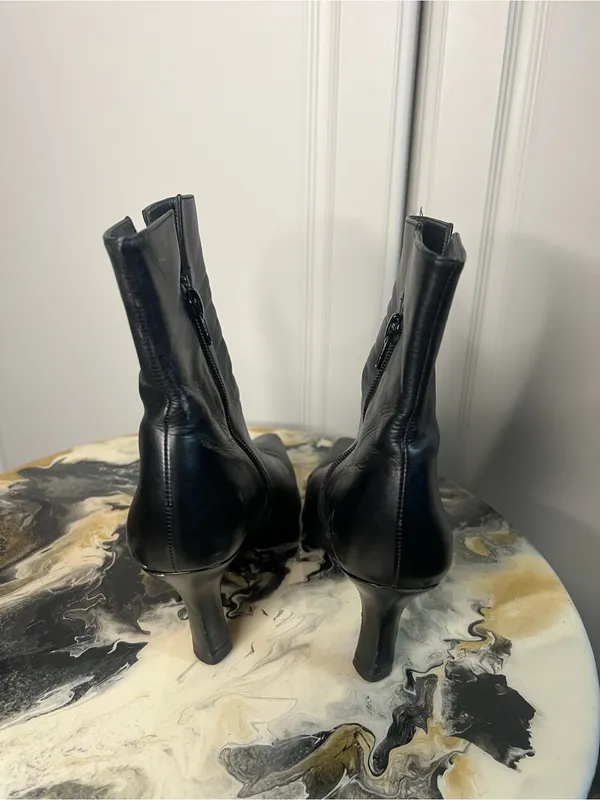 Stuart Weitzman Vintage Black Leather Heeled Boots - Image 7