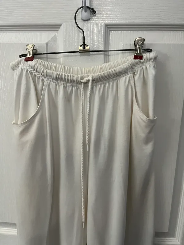 Emerald Club size medium white elastic waist pants - Image 2