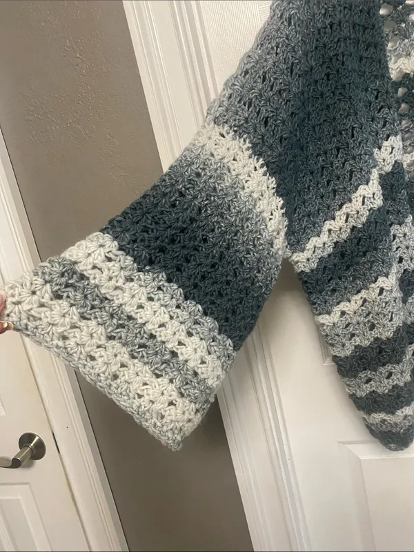 Handcrafted oversized Crochet Cardigan Granny Stitch Wide Sleeve gray ombré - Image 3