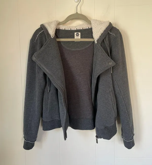 Roxy grey hooded zip up Peacoat style jacket Sherpa lined Women’s size medium - Image 9