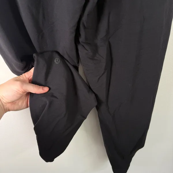 Lululemon Twisted and Tucked Jogger Pant 25" Black Travel Athleisure Womens 8 - Image 6