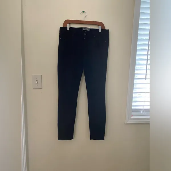 Paige Premium Skinny Denim. Size : 31 - Image 2