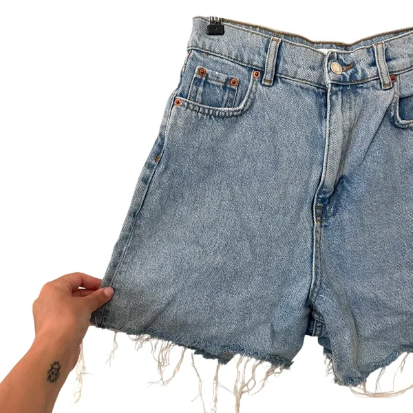 ZARA The 90s Denim Short Light Wash Sz‎ 2 - Image 5