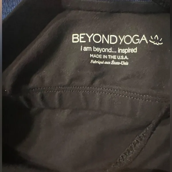 BEYONDYOGA sport bra size medium - Image 3