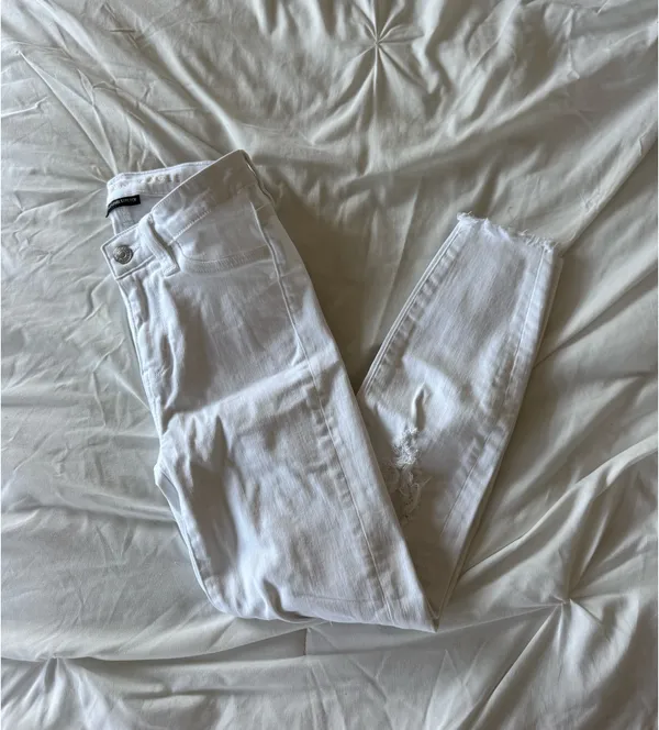 American Eagle Jeans - Image 3