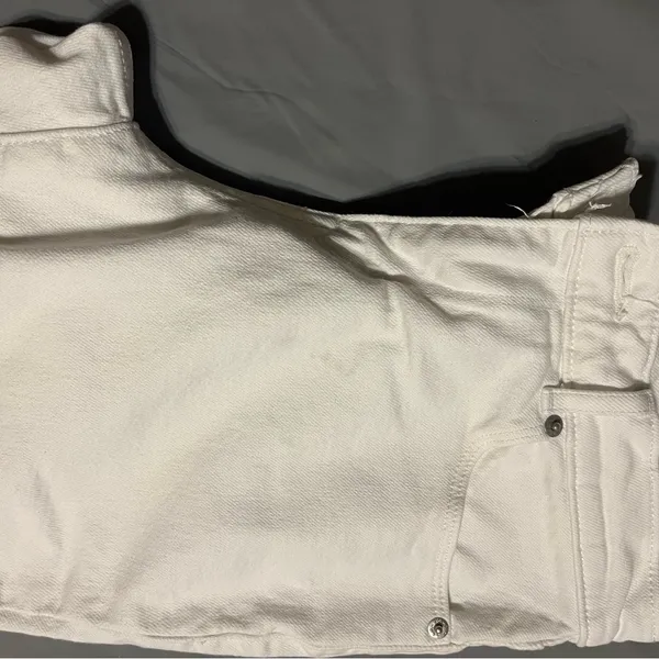 Levi's Classic White Denim Jeans size 28 - Image 4